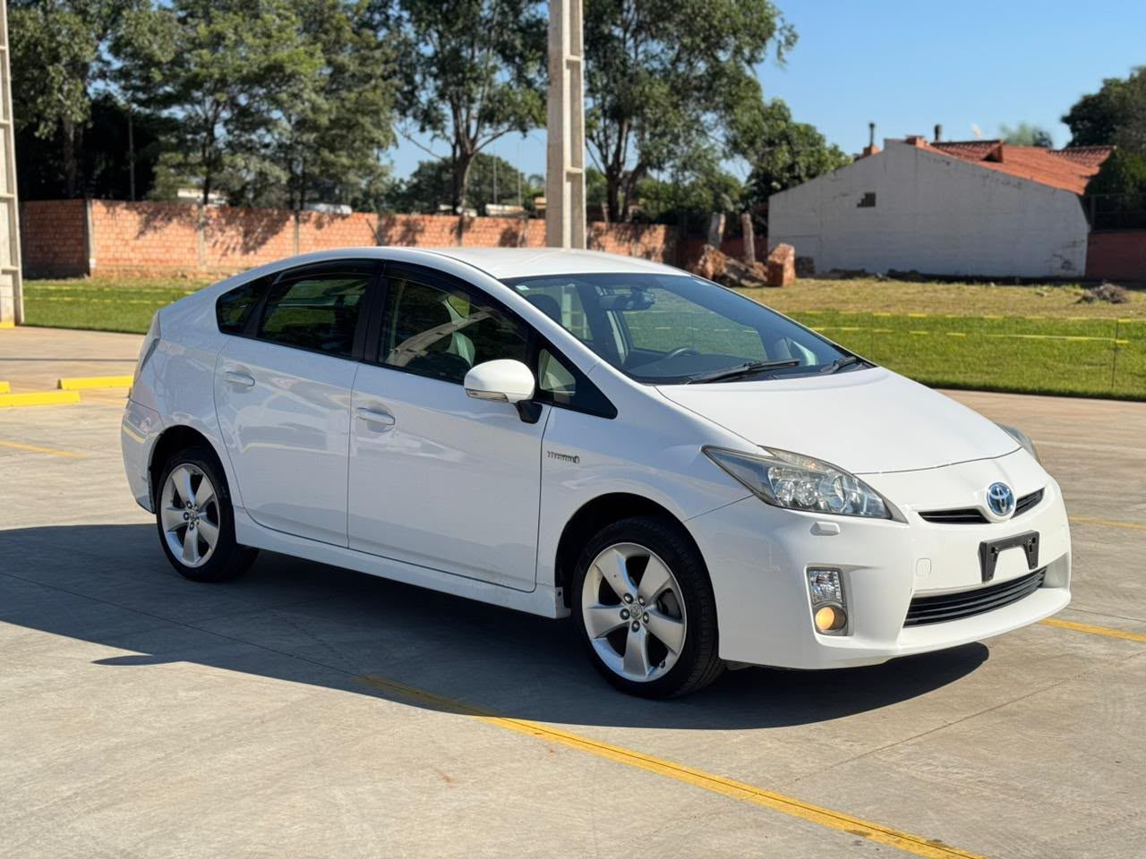 Toyota híbrido blanco de la flota
